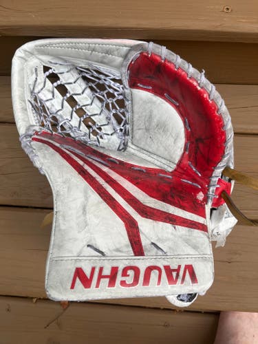 Goalie Glove Vaughn Velocity V9 Regular (Used)