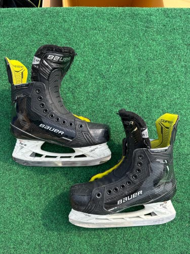 Intermediate Bauer Supreme Ignite Pro+ Hockey Skates (Fit 1) Size 5 (Used)