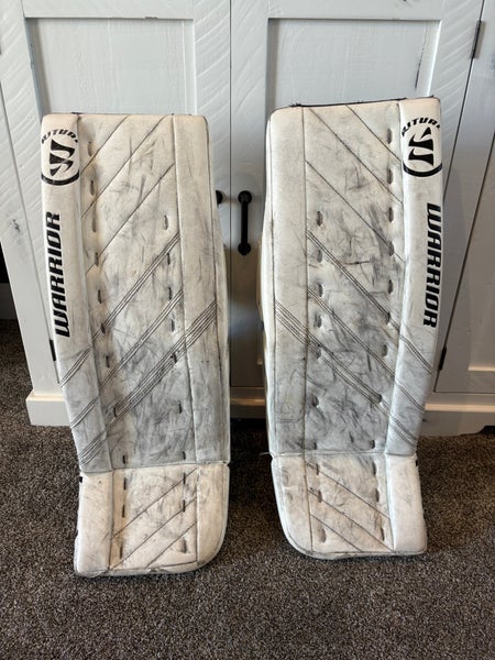 30"  Warrior Ritual G4 Goalie Leg Pads  (Used)