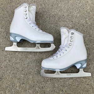 White Jackson Cameo Figure Skates | Size J12