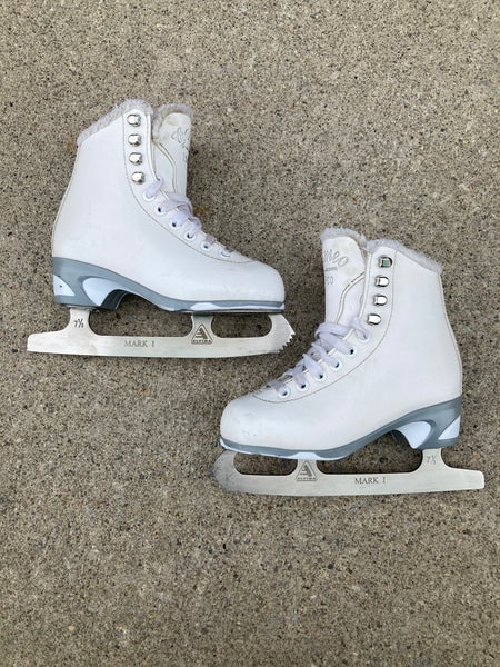 White Jackson Cameo Figure Skates | Size J12