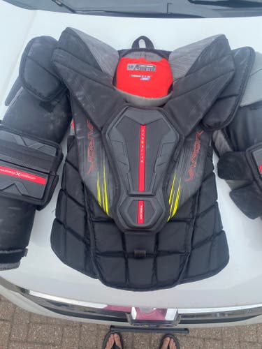 Large Bauer Vapor Hyperlite 2 Goalie Chest Protector (Used)