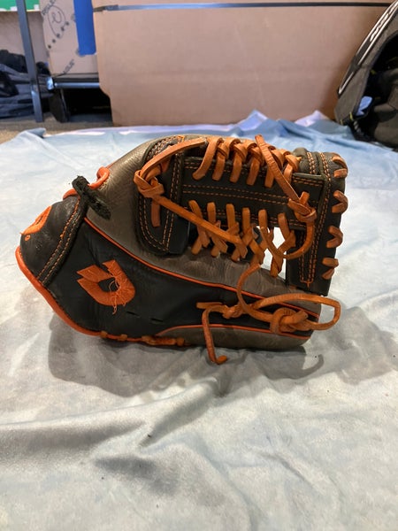 Gray DeMarini Insane RH Infield Baseball Glove 11.5" (Used)