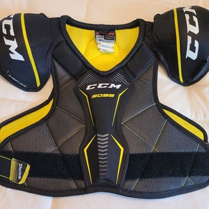 Small Senior CCM Tacks Shoulder Pads (Used)