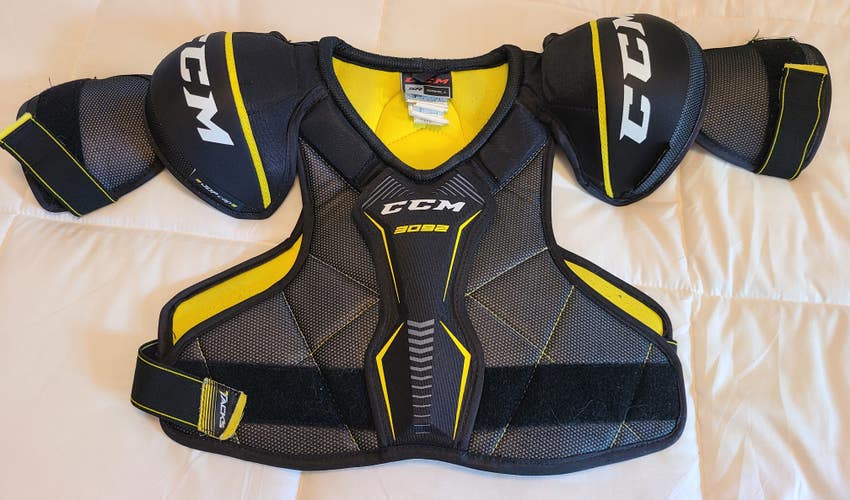 Small Senior CCM Tacks Shoulder Pads (Used)