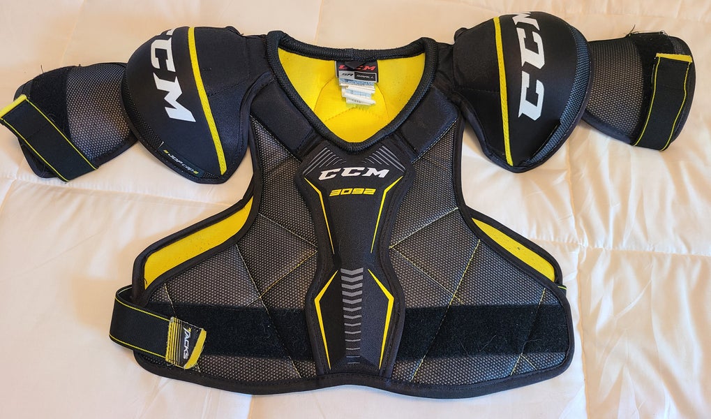 Small Senior CCM Tacks Shoulder Pads (Used)