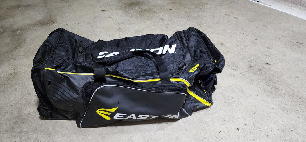 Easton Stealth RS Senior XL Wheeled Hockey Bag