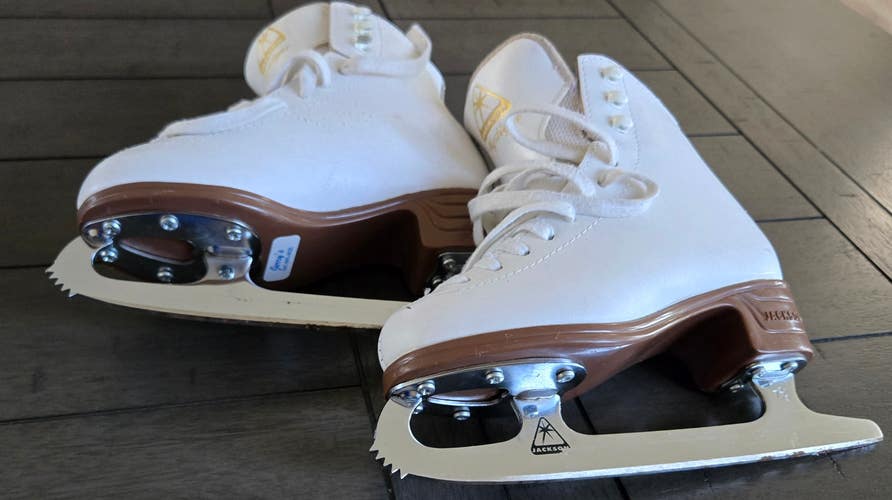 Jackson Ultima Mystique Figure Skates A Junior 12.5 (Used)