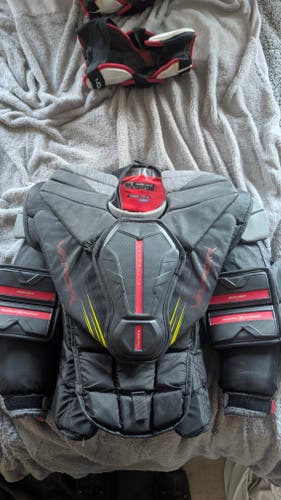 Medium Bauer Vapor Hyperlite 2 Goalie Chest Protector (Used)