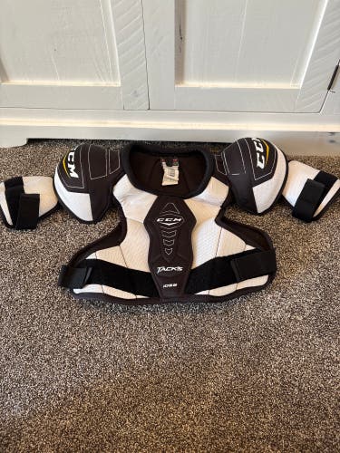 Men's Junior Medium/Large CCM Tacks 1052 Shoulder Pads (New)