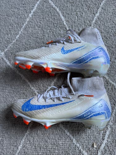 Kids 5.5Y (Big Kids / Youth) Nike Cleats (Used)