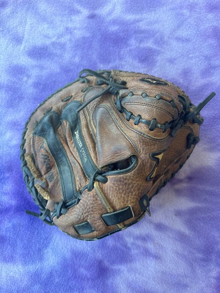 Brown Mizuno World Win RH Catcher's Baseball Glove 33" (Used)