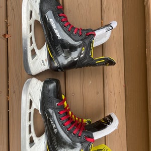 2022 Bauer Supreme M4 Hockey Skates Regular Width Size 4 (Used)