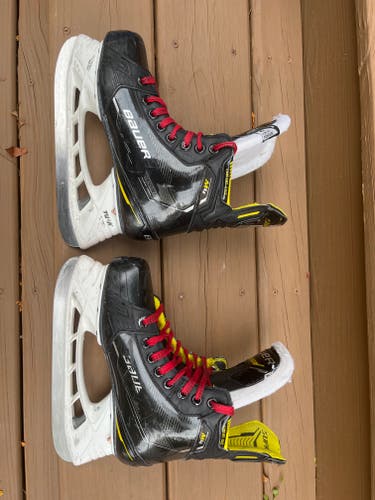 2022 Bauer Supreme M4 Hockey Skates Regular Width Size 4 (Used)
