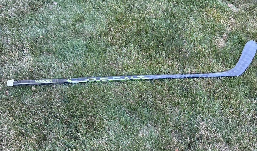 Junior Bauer Ag5nt Left Hand Hockey Stick P28 (Used)