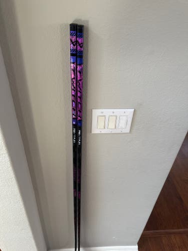 Senior Bauer Twitch Right Hand Hockey Stick P92 (New 2 Pack) 77 flex