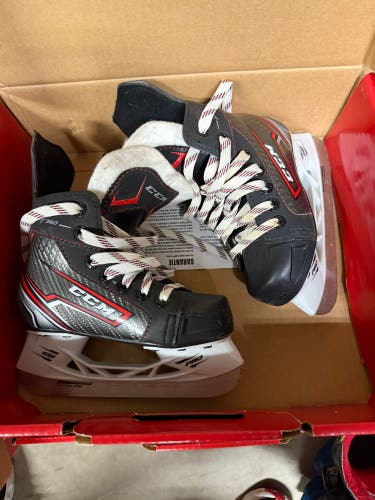 CCM SK360 YT size 10