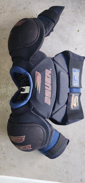 Small Senior Bauer Supreme 3000 Shoulder Pads (Used)