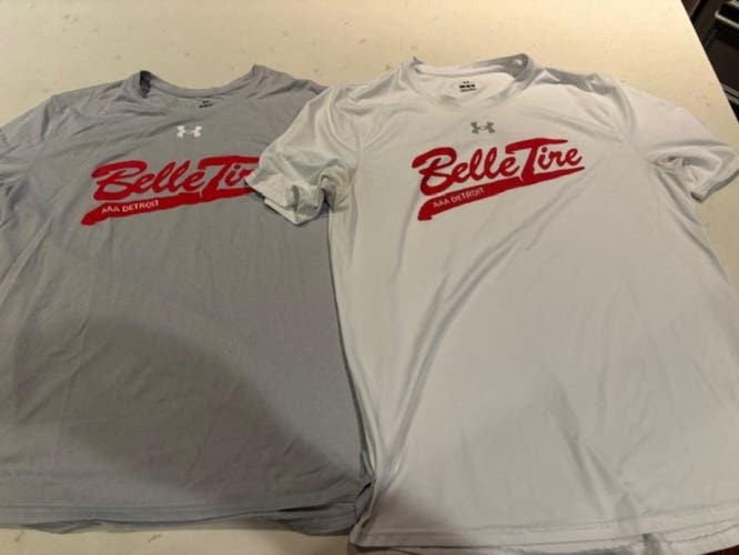 2 Belle Tire Michigan Hockey Under Armour Short Sleeve T Shirts Size Mens Medium