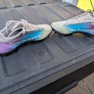New Balance Low Top Burn X4 Women's Size 5.5  (Used)