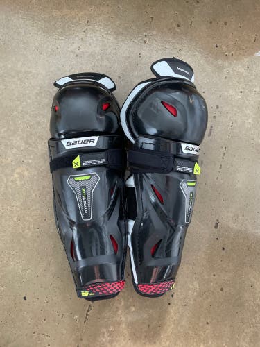 Senior Bauer Vapor Hyperlite 15" Shin Pads