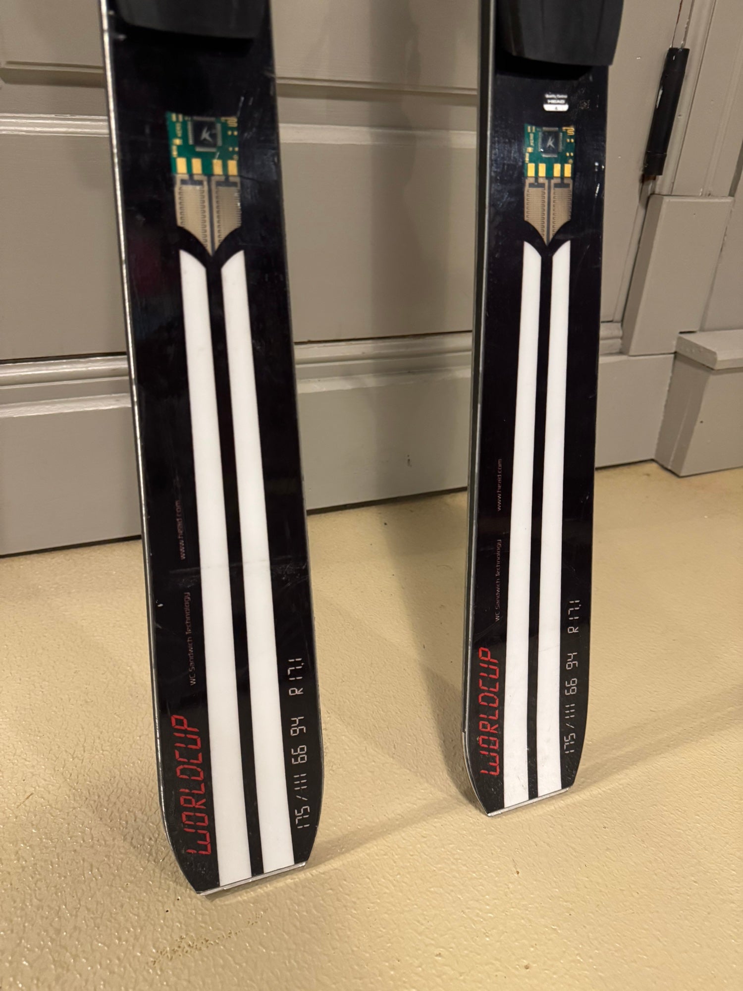 HEAD World Cup Rebels i.Speed Pro 175 cm Skis with bindings