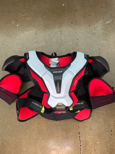 Men's Medium Senior Bauer Vapor Hyperlite Shoulder Pads (New)