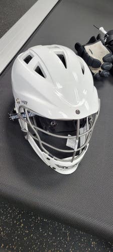 Used Cascade CS R Lacrosse Helmet White One Size 11497-S000151535
