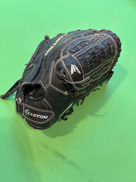 Easton Prowess RH Softball Glove 12.5"