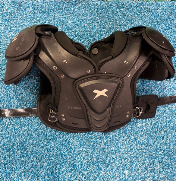 Medium Youth Xenith Flyte Shoulder Pads (Used)