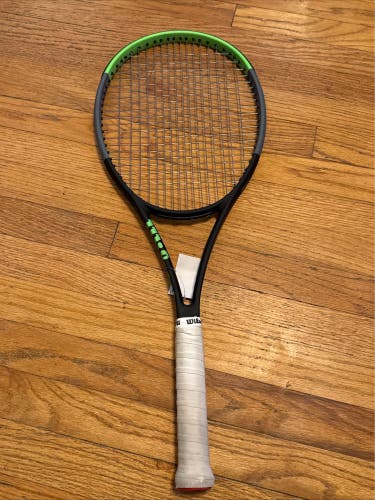 Wilson Blade 98 16x19 V7.0 Tennis Racquet - Black/Green