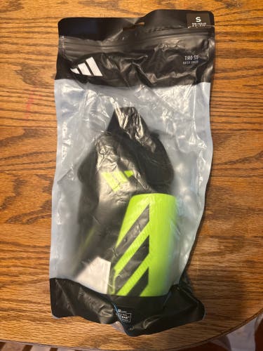 Unisex Small Adidas Shin Guards (New)