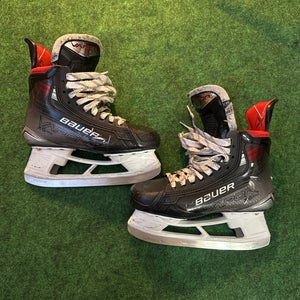 Intermediate Bauer Vapor X5 Pro Hockey Skates (Fit 2) Size 5.5 (Used)