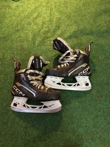 Intermediate CCM AS-V Hockey Skates (Regular) 
 Size 4.5 (Used)