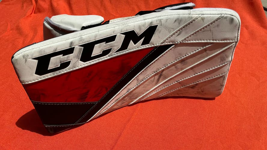 CCM Extreme Flex 5.9 Goalie Blocker - Intermediate - Regular (Used)