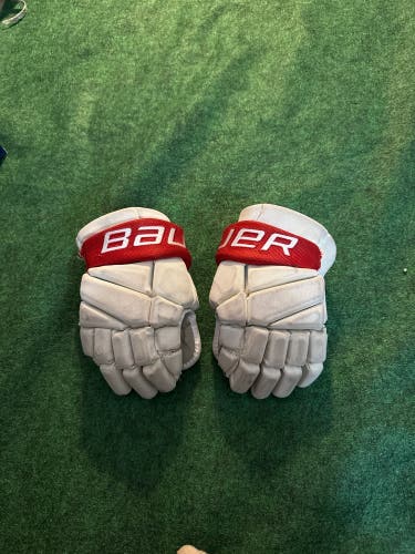 White Junior Bauer Vapor Elite Gloves 11" (Used)