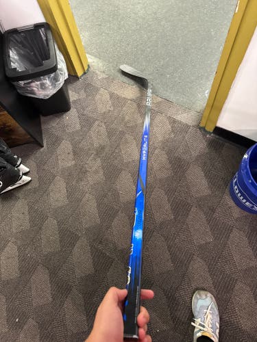 Senior Bauer Vapor Hyperlite 2 Left Hand Hockey Stick P92 (Used)