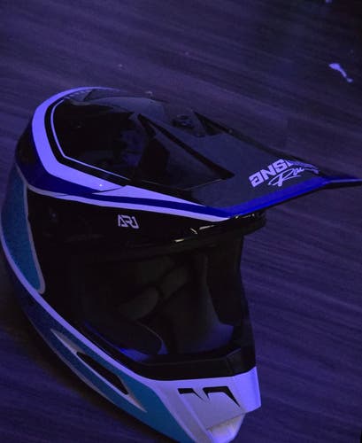 Men's Medium Answer Bike Helmet (Used)