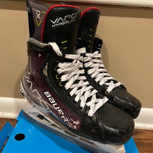 Bauer Vapor Hyperlite Hockey Skates 7.5 (Used)