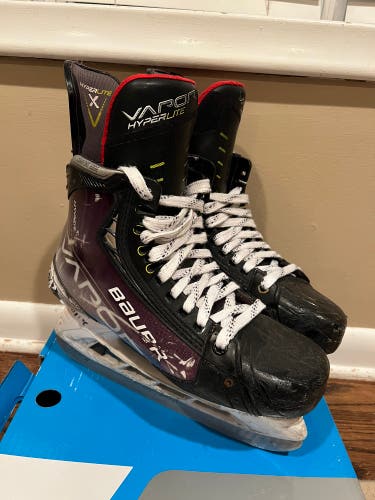 Bauer Vapor Hyperlite Hockey Skates 7.5 (Used)