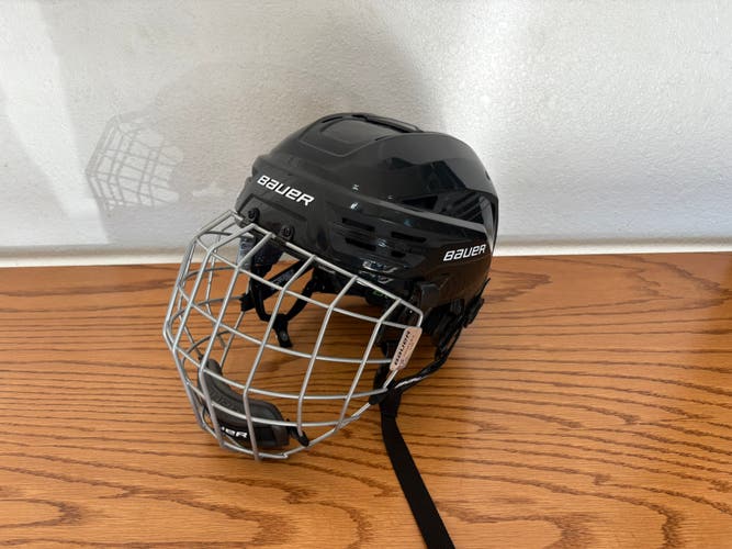 Large Bauer Re-Akt 85 Helmet (Used)