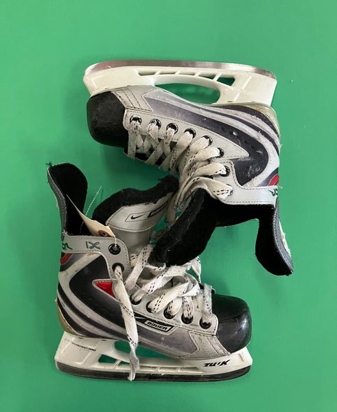 Junior Bauer Vapor IX Hockey Skates Regular Width Size 1 (Used)