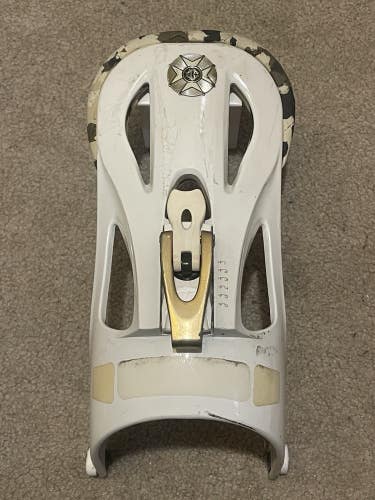 One Burton Cartel Snowboard binding High Back Large White