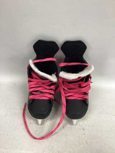 Used CCM TACKS 9040 Youth Hockey Skate Youth 06.0 11851-S000036964