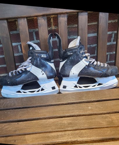 2024 CCM Super Tacks 652 Hockey Skates Regular Width 8.5 (Used)