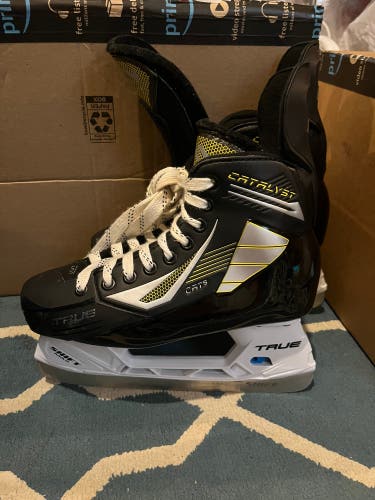 True Catalyst 5 Hockey Skates Wide Width 6.5 (Used)