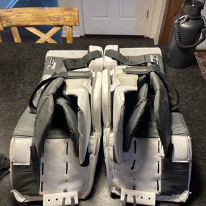 Medium Bauer GSX Goalie Leg Pads (Used)
