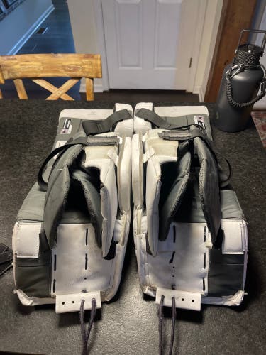 Medium Bauer GSX Goalie Leg Pads (Used)