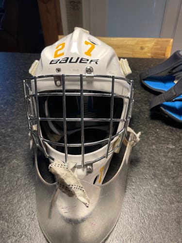 Senior Small/Medium Bauer 930 Goalie Mask (Used)