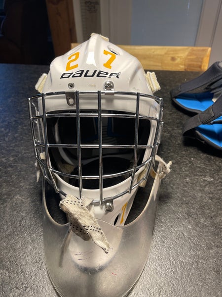 Senior Small/Medium Bauer 930 Goalie Mask (Used)